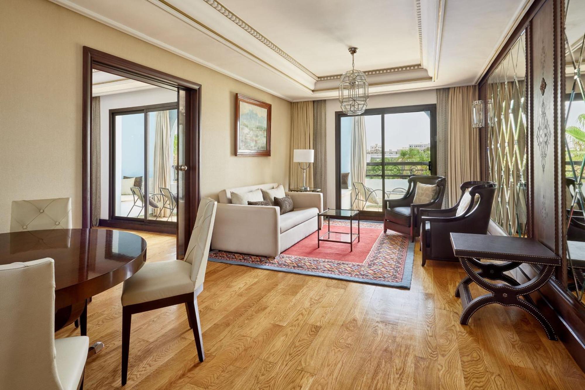 Suite Executive con 1 Letto King-Size, Divano-Letto, e Vista Giardino e Piscina